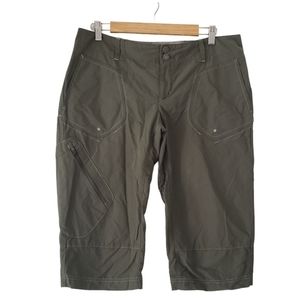 Columbia Sportswear Titanium Women's Green Long Shorts 12 Outdoors Hiking